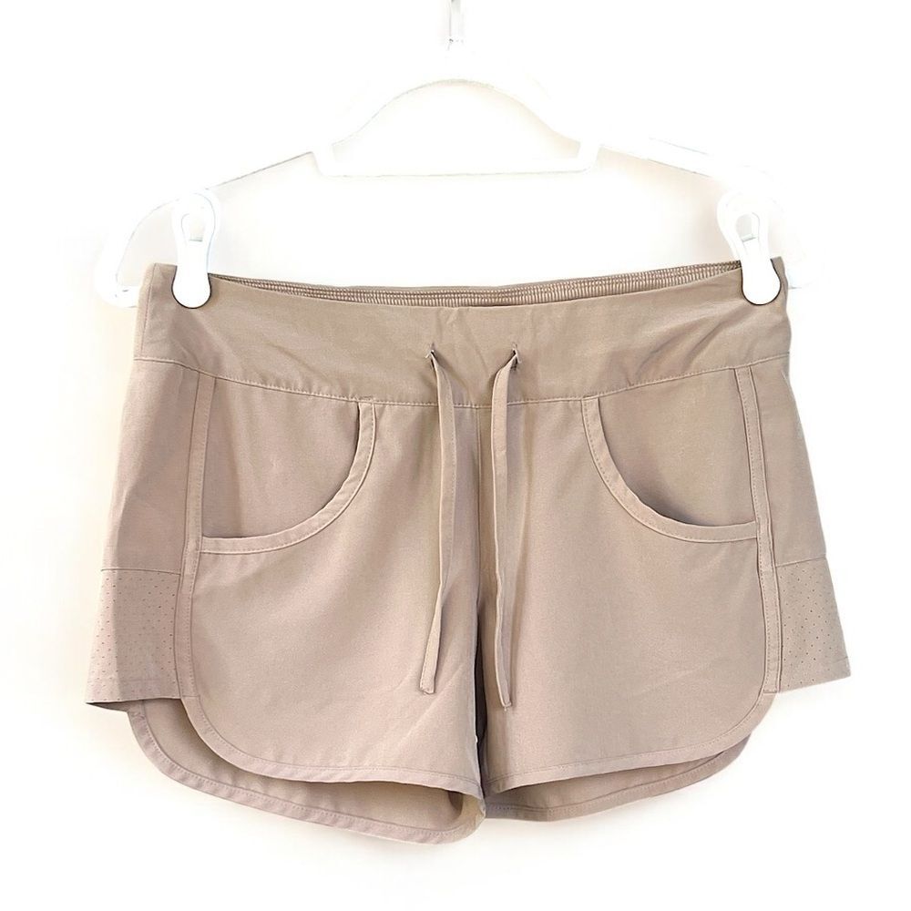 Magellan Outdoors "Caddo Lake" Women’s Tan Fishing Shorts | Women’s Size S